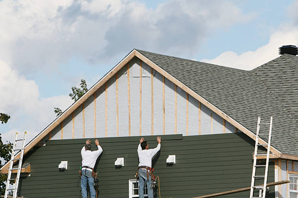 Professional Siding Installation technician working in Spring Grove, IL